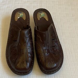 Dr. Scholl's Brown Leather Slip-On Clogs with Gel Footbed